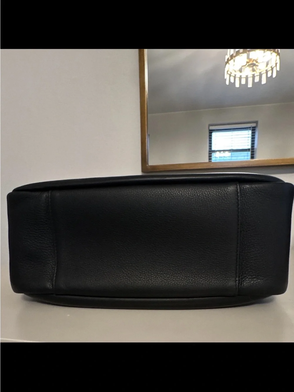 Saint Laurent Black Le 5 à 7 Hobo Bag /Large